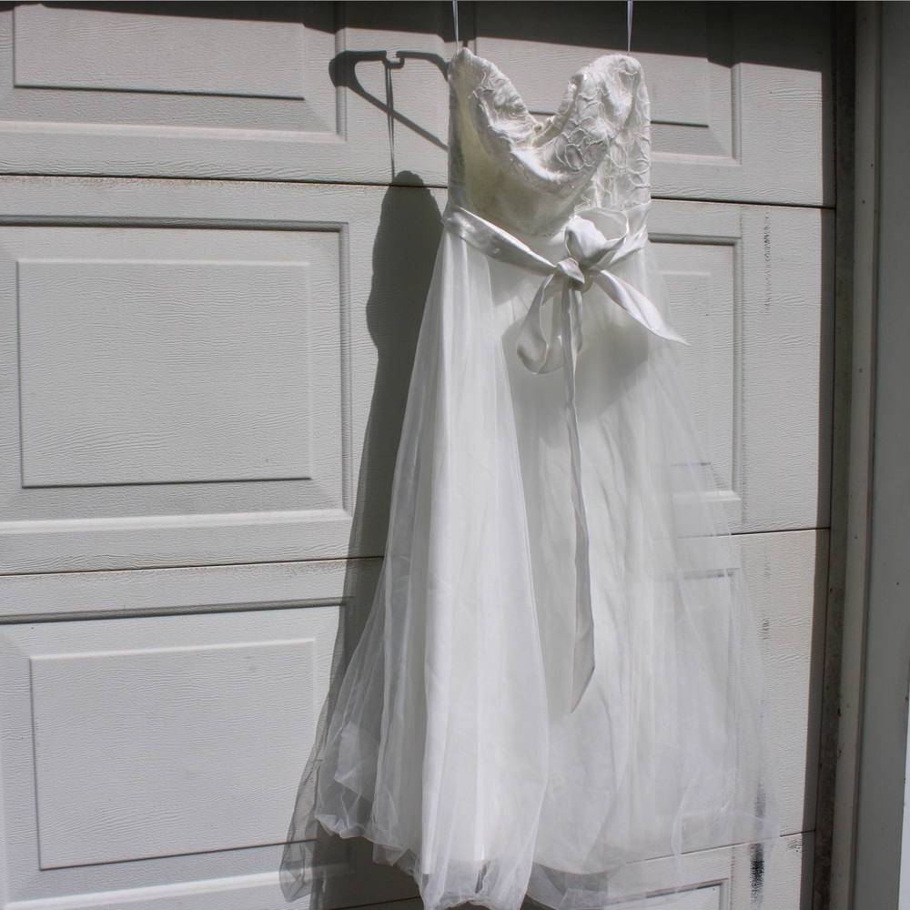 Elegant White Lace Women’s Dress